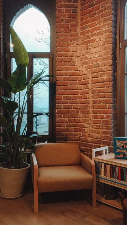 Tips for Creating a Cozy and Inviting Reading Nook in Your Home